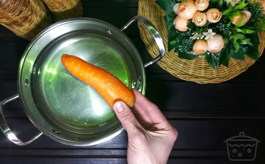 posizionare le carote in acqua