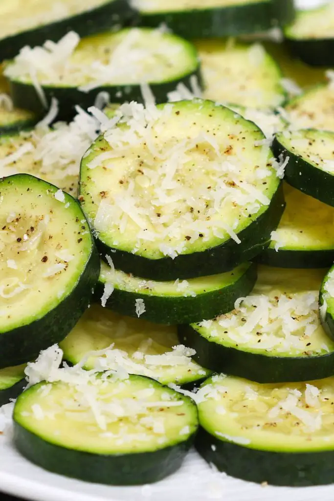 Zucchine teneri e gustose cotte alla perfezione assoluta. Questa zucchina sotto vuoto è sana, nutriente e diventerà sicuramente un piatto estivo base! #SousVideCalabacín