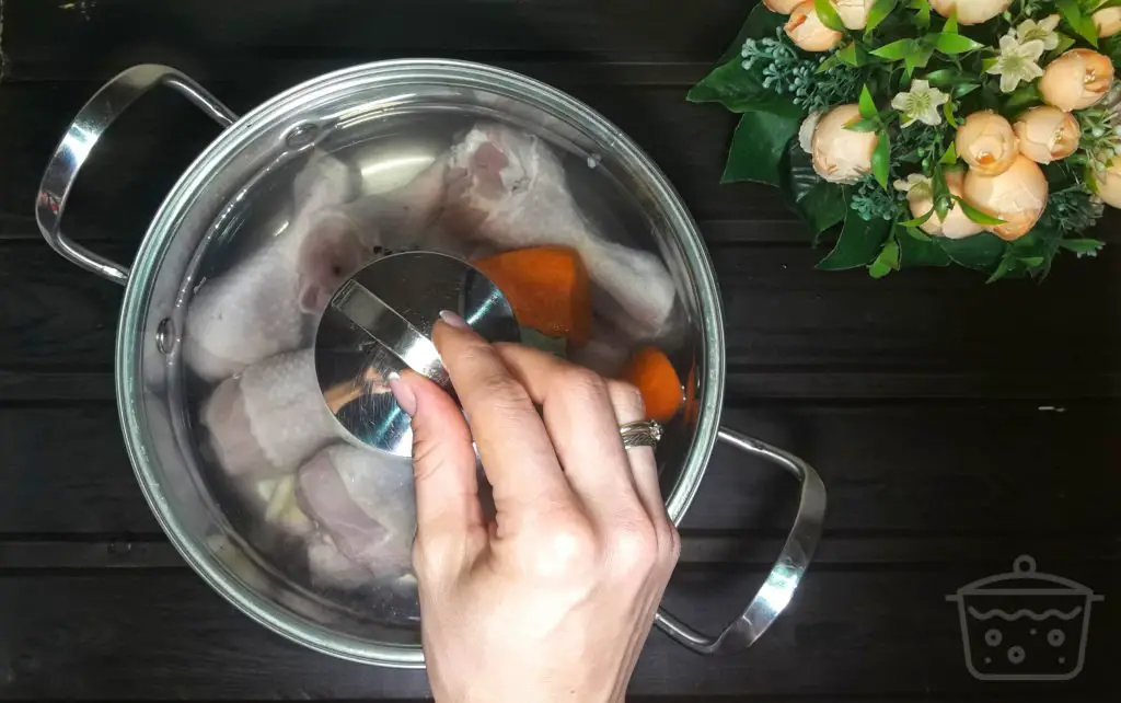 far bollire i piedi di pollo